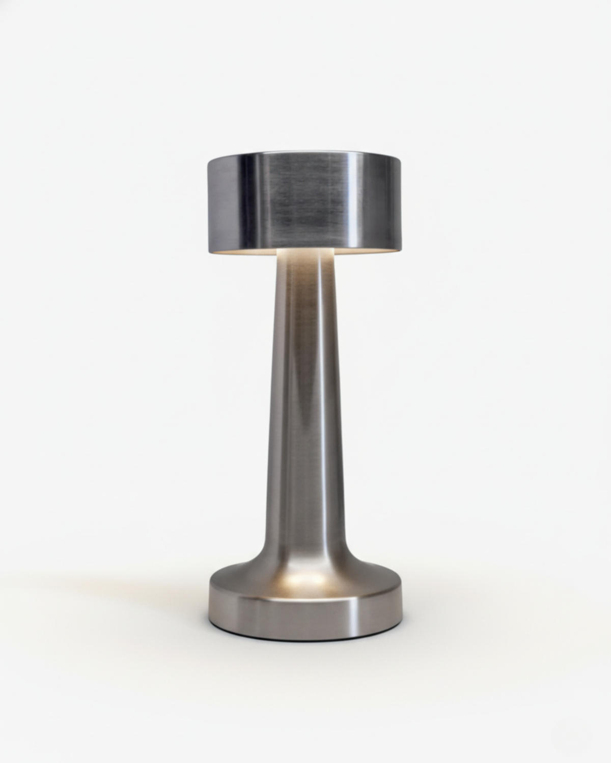 Lampe de chevet tactile à intensité réglable allumée en lumière chaude