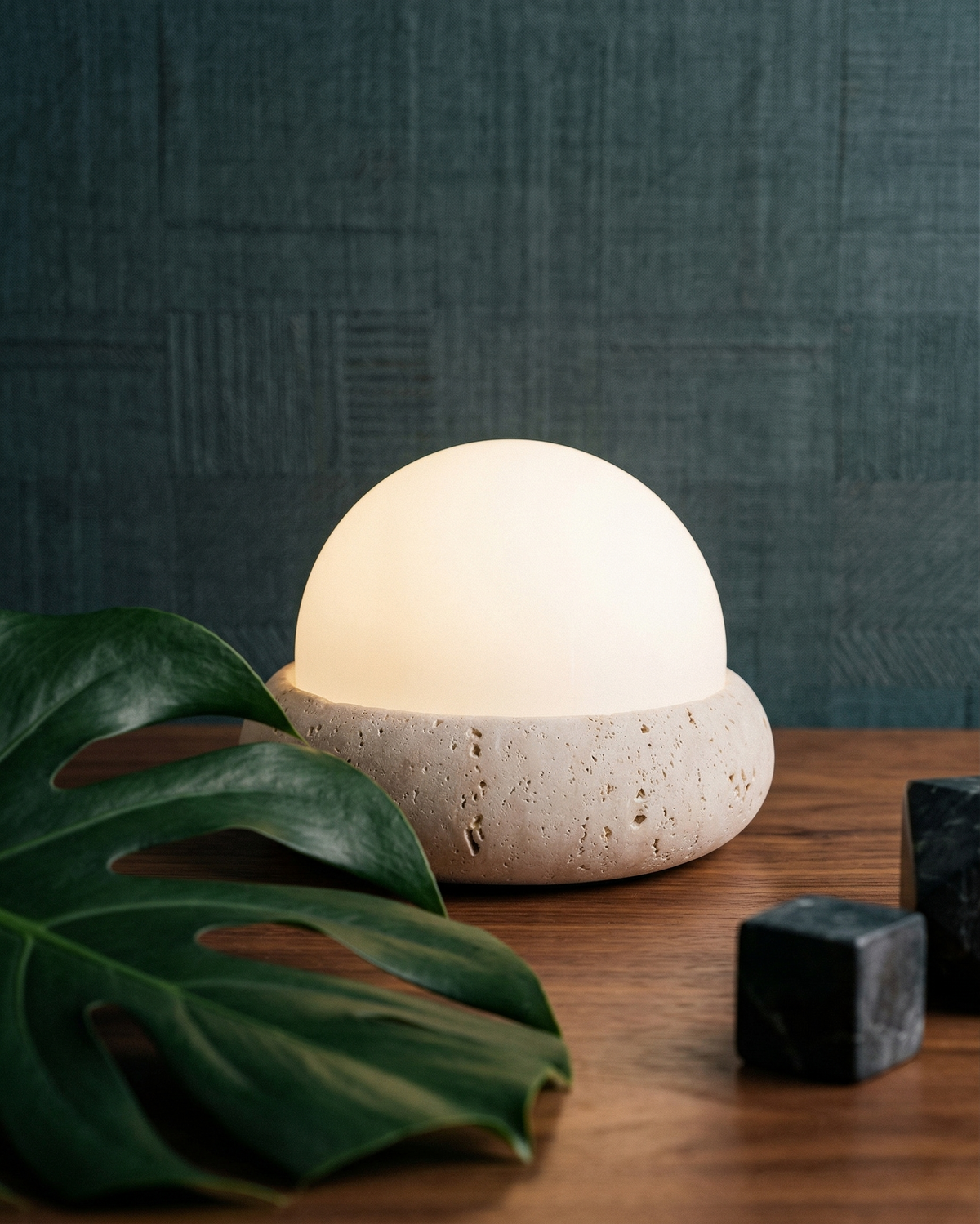 EON — Lampe à Poser en Travertin, Sans Fil Rechargeable