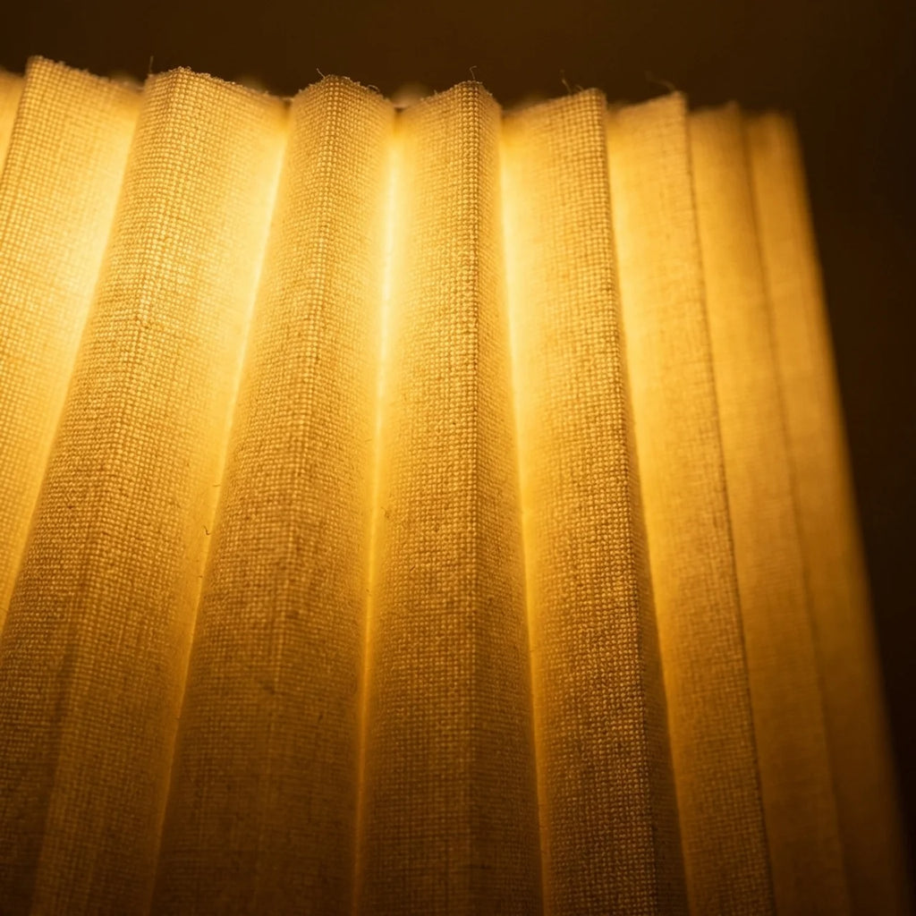 Lampe de Chevet Vintage – Abat-jour Plissé & Bois Clair