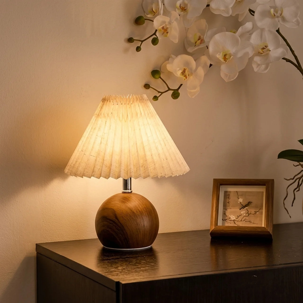 Lampe de Chevet Rétro – Abat-jour Plissé & Socle Boule en Bois